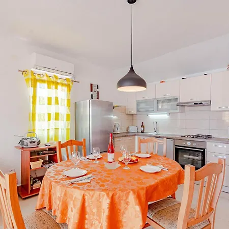 Holiday Home Prigradica 05 Сasa de vacaciones