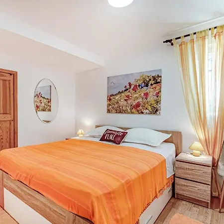 Holiday Home Prigradica 05 別荘 *