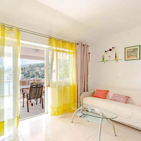 別荘 Holiday Home Prigradica 05 *