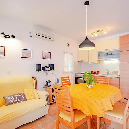 Holiday Home Prigradica 05